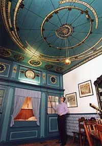 Override of the title planetarium