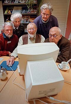 Ouderen achter de computer