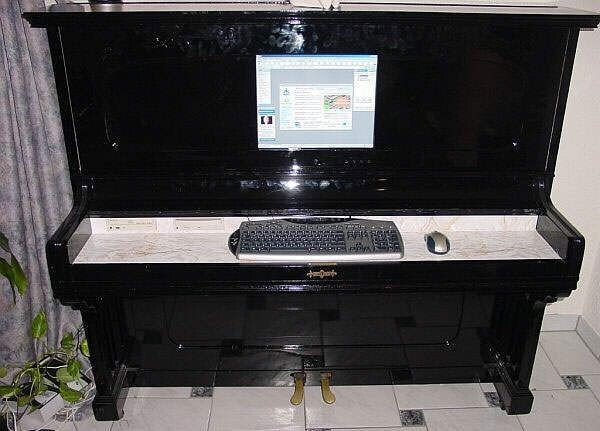 Override of the title Computer in piano