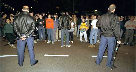 Override of the title Veldslag tussen Marokkaanse jongeren en de politie op het Overtoomse veld