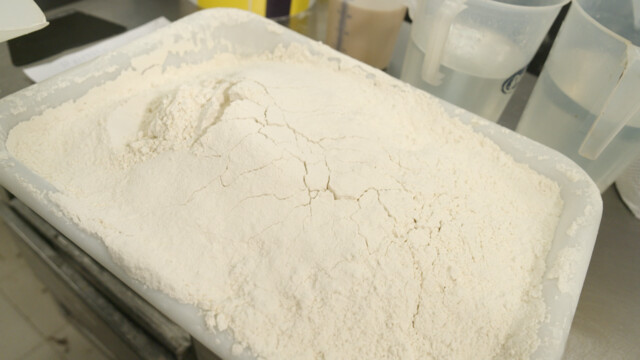 Hoe wordt een krentenbol gemaakt? | PatsBoemKledder!