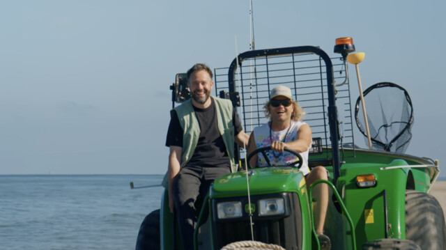 Samuel en visser Jack zijn opzoek naar de zeebaars