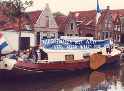 "Markermeer met water - veel meer waard voor later" (protestactie 1976)